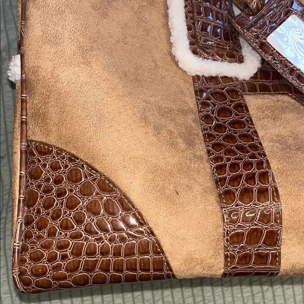 Bath & Body Works Sherpa & Faux Suede Weekender Bag - Picture 10 of 13